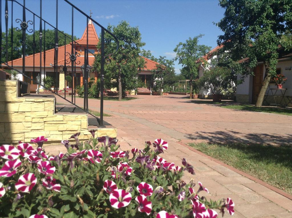 Apartmán Bornemisza Kuria Tiszabecs Exteriér fotografie